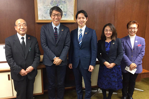 鈴木北海道知事と当時「BRING」の日本環境設計(株)岩元会長の公式面談をセッティング