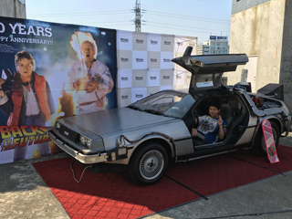日本ハムファイターズ札幌ドームにて、デロリアン展示/古着回収