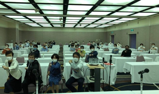 釧路市で「地球・環境フォーラム」を開催。登壇者：JEPLAN（日本環境設計）岩元美智彦会長。